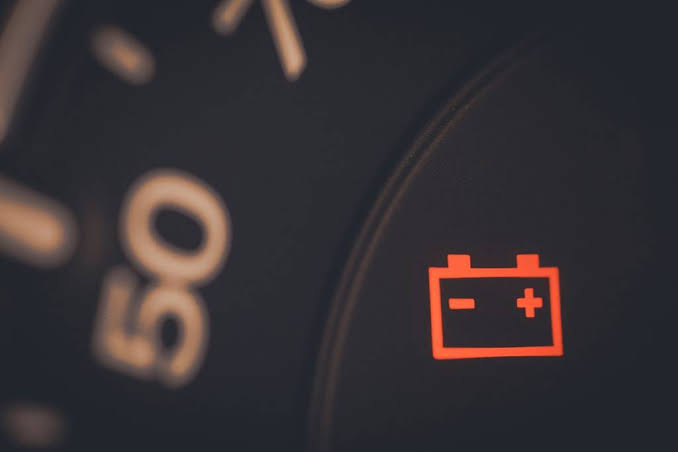 What to do if Car Battery Dies While Driving