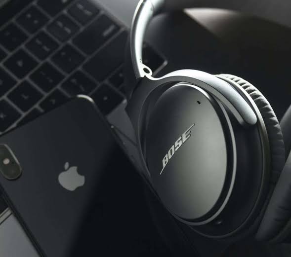 How to connect bose headphones to iPhone 
